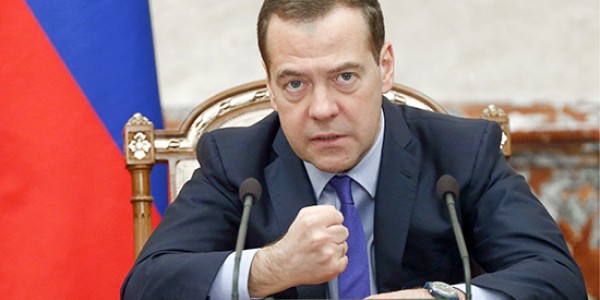 Медведев обязал 90 компаний закупать инновационные товары малого бизнеса